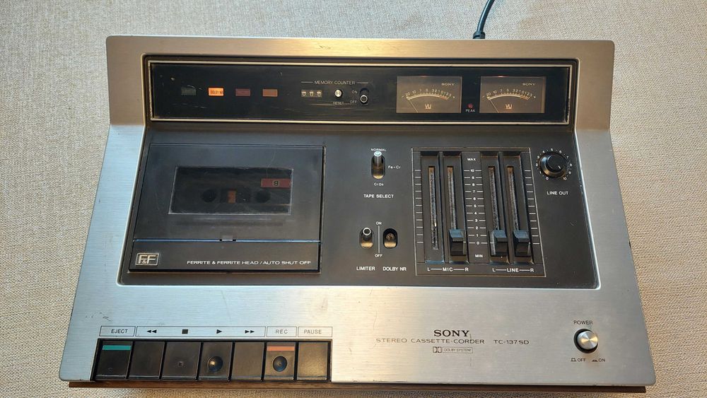Magnetofon kasetowy SONY TC-137 SD