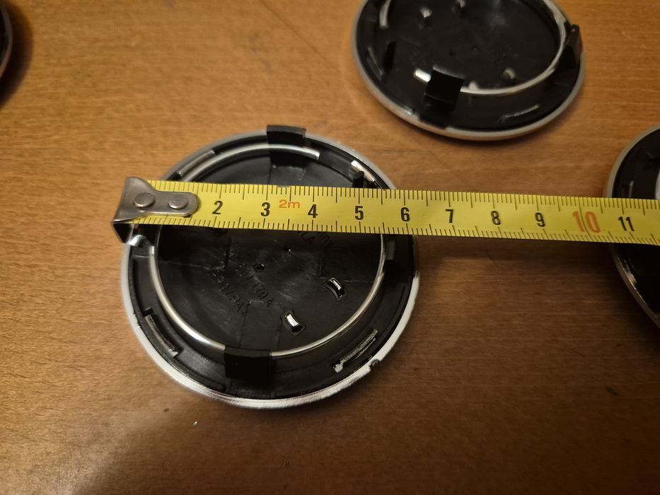 dekielki kołpaki w alu felgi do audi czarny połysk  średnica 70/57mm