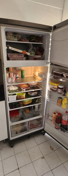 Frigorífica marca HOTPOINT ARISTON