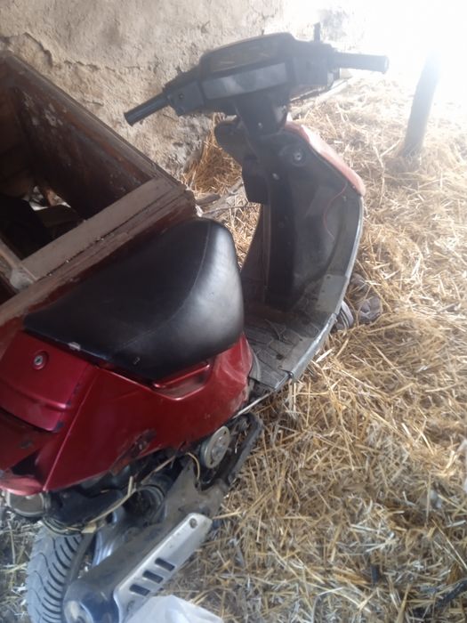 Продайу скутира серія сузукі на розборку