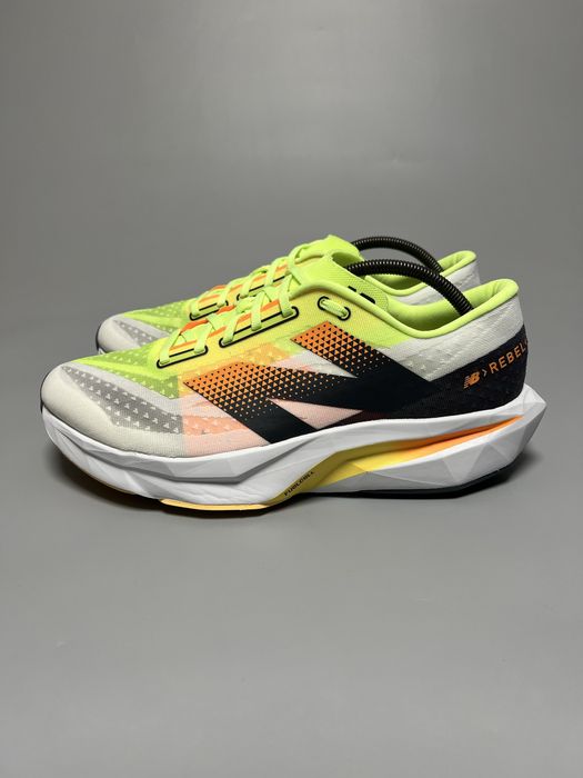 Бігові кросівки New Balance Fuel Cell Rebel V4 Wide Оригінал MFCXLL4
