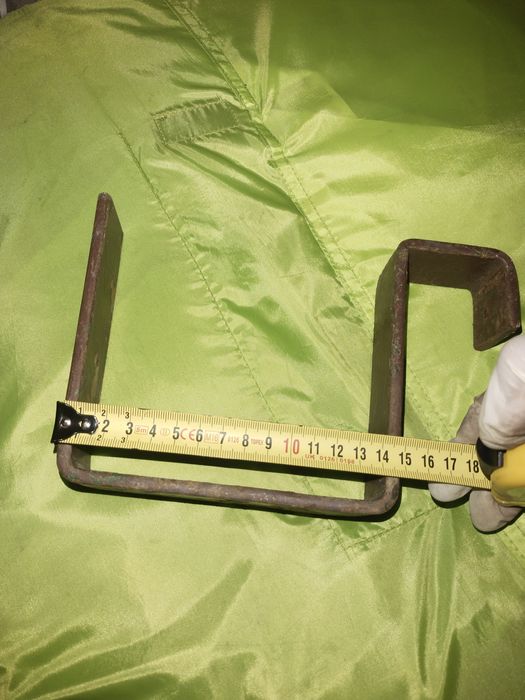 Wieszak, hak na skrzynkę balkonową.