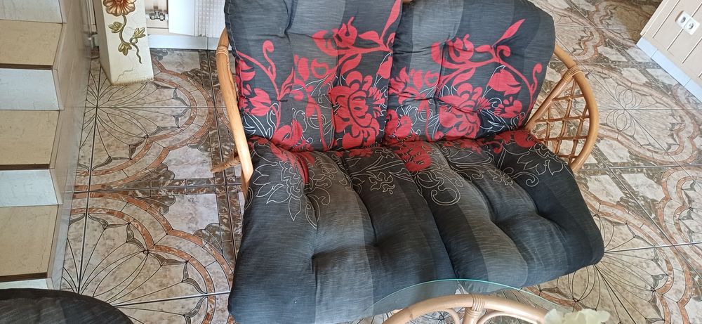 Zestaw mebli rattanowych – sofa, 2 fotele, stolik szklany – bardzo dob