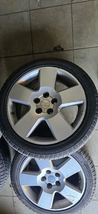 Felgi z oponam superb golf a4 skoda passati 225/45/17 zimowymi z 2022r 5x112