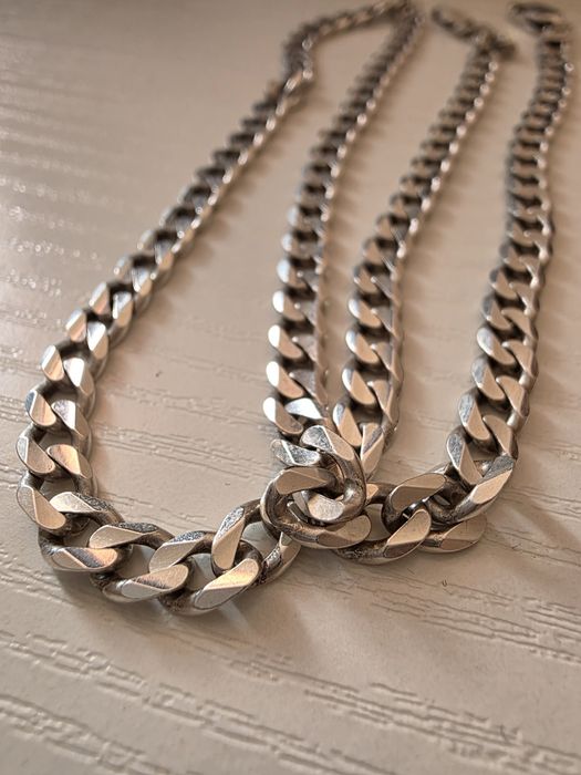 Srebrny łańcuszek męski.