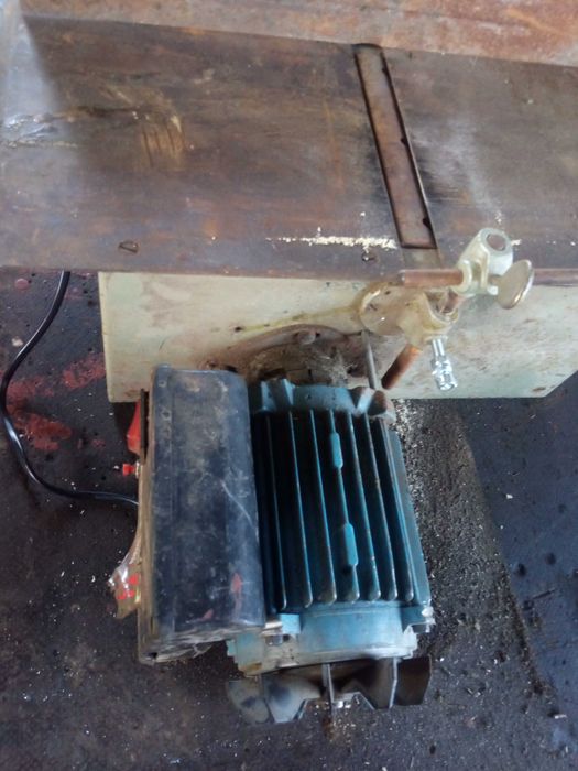 mała heblarka do drewna