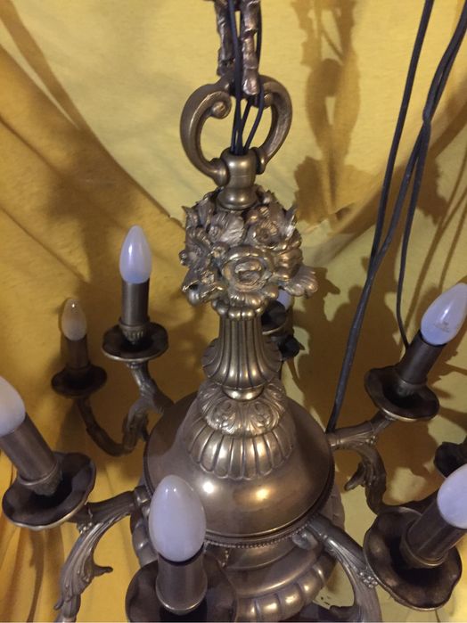 Wyjatkowy zyrandol mosiezny-12 ramienny