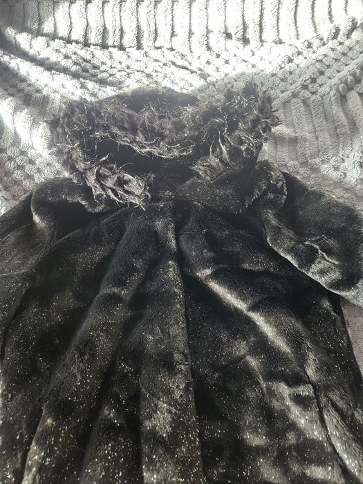 Czarne Futerko z Kapturem 44 XXL Błyszczące Glamour Sylwester