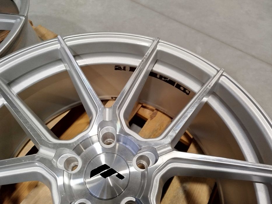 OUTLET! Felgi Japan Racing JR30 20x8,5 ET35 5x115 Silver Machined Face