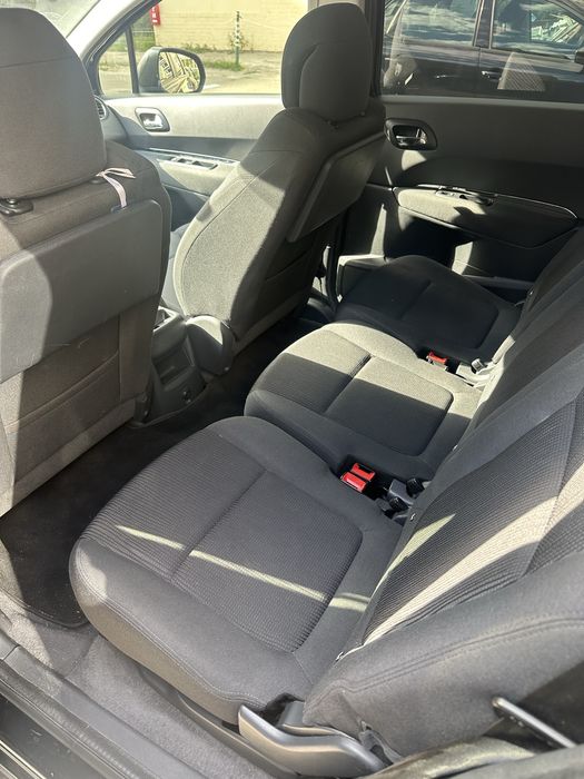 Автомобіль Peugeot 5008 2015