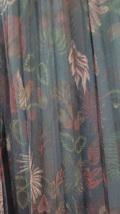 Tiulowa plisowana spódnica w kwiatowy nadruk