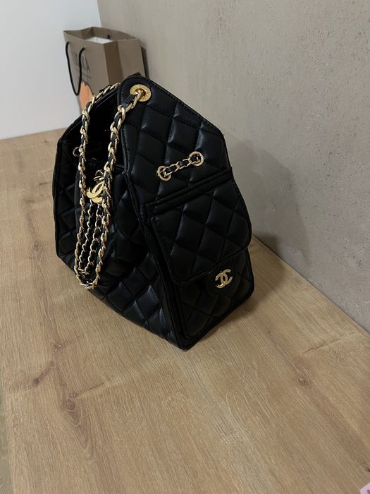 Чорна сумочка Chanel 25