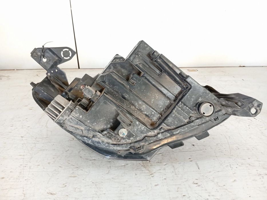 Ótica / farol esquerda OPEL Corsa F