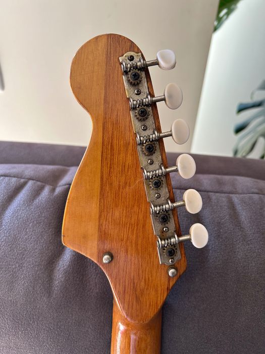 Guitarra antiga anos 60