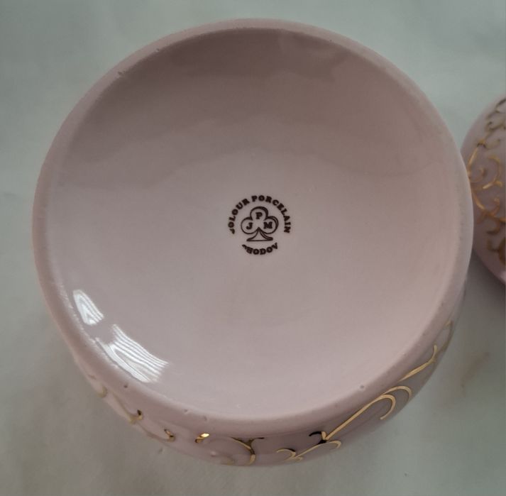 Cukiernica porcelanowa.  Patera na nóżce.