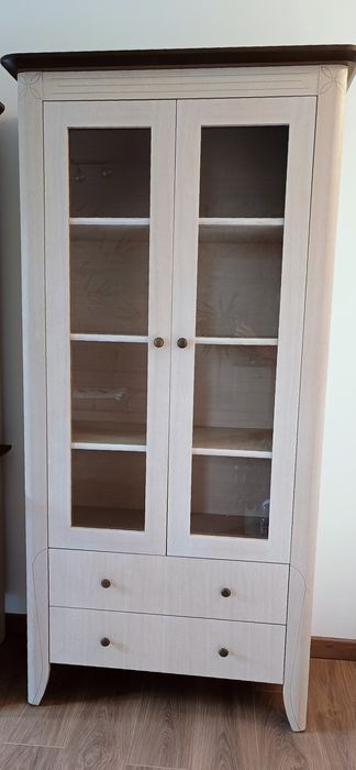 Witryna dąb bielony w stylu prowansalskim