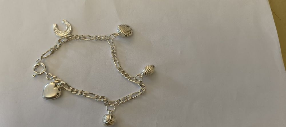 Pulseira com pingentes em prata