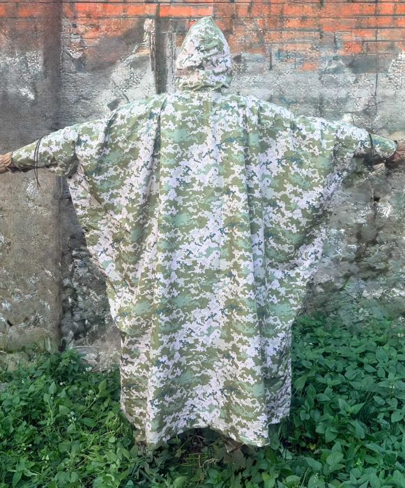 Пончо, дощовик військовий. Піксель.