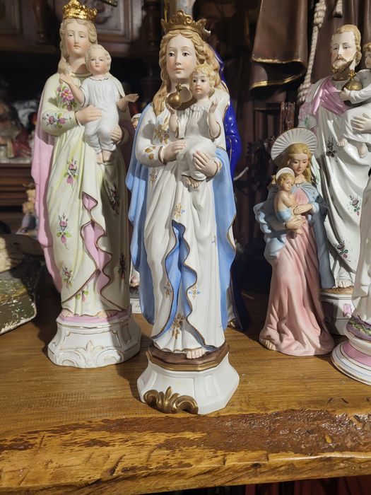 Biskwit Matka Boża Królowa Maryja