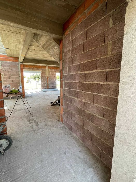 Alvenarias, remodelações, pinturas.