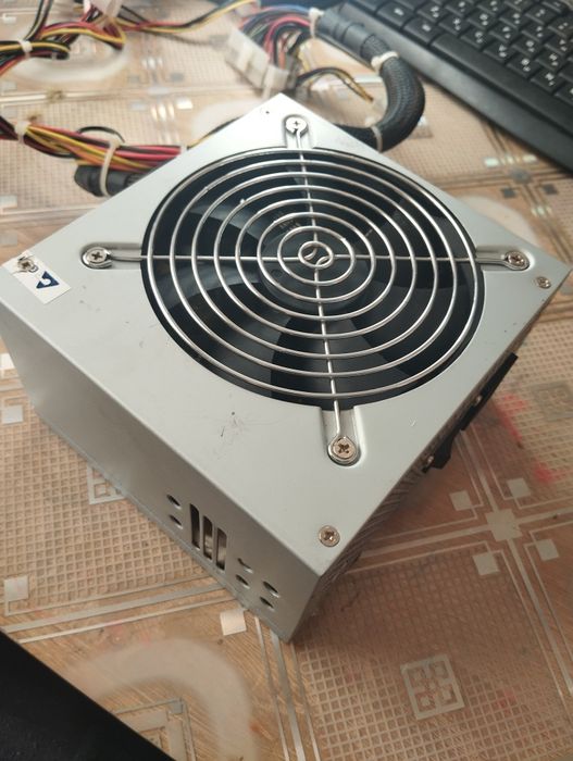 Продам блок живлення Chieftec моделі CFT-370-P12S