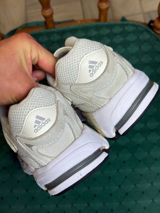 Оригінальні кросівки “Adidas Response CL”