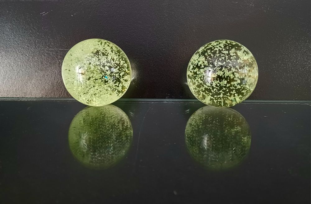 Szklane kule - fluorescencyjne - nie uranowe - 2 szt