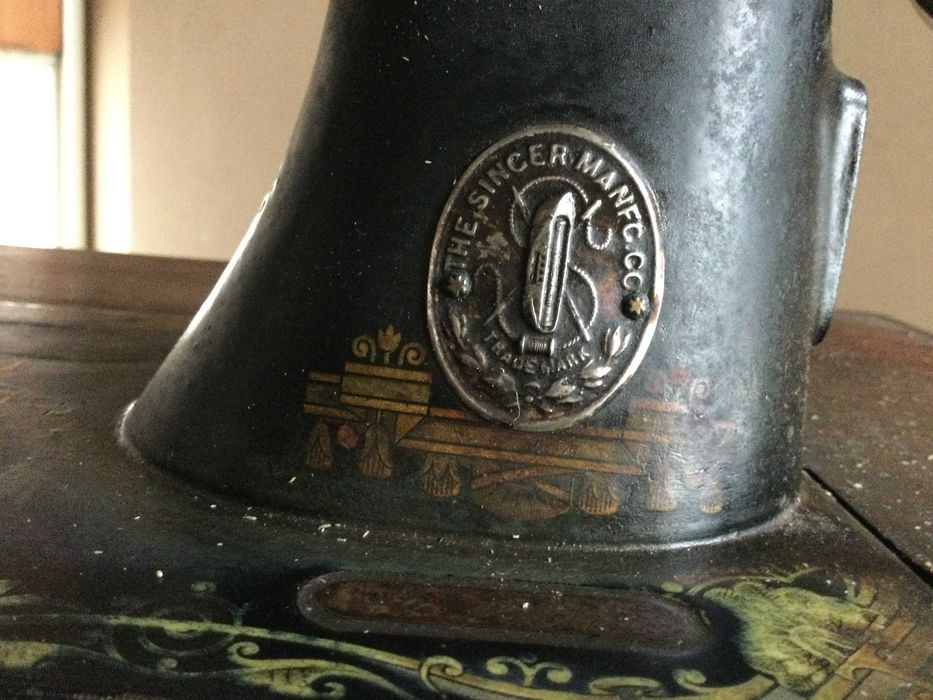 Máquina de costura SINGER antiga