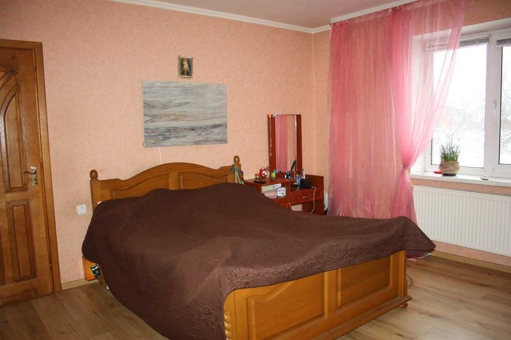 Продам 3-поверховий будинок в Березині 3449