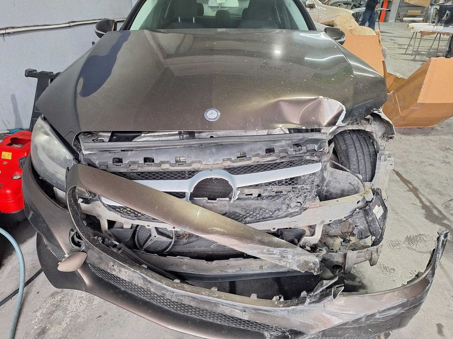 Mercedes Benz c180 Bluetech - Acidentado