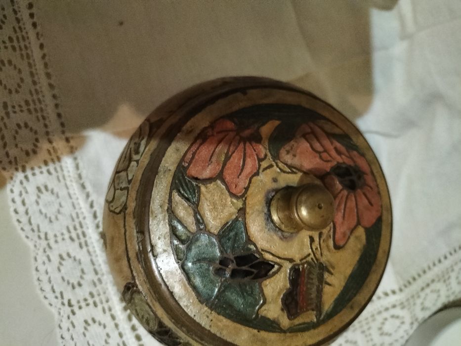 Caixa de guardar jóias em metal