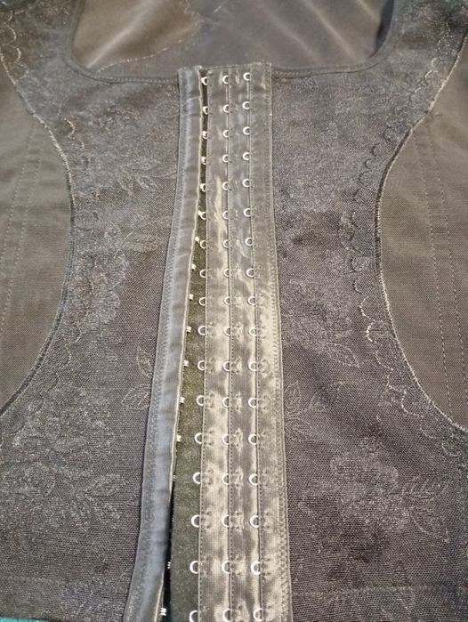 Gorset wyszczuplający pod biust bielizna koszulka