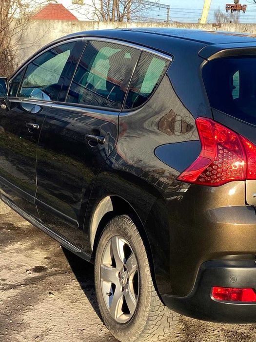 Продаю власне автомобіль Peugeot 3008    2009