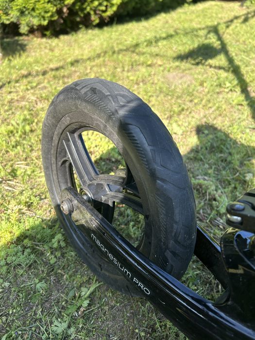 Rowerek biegowy Magnesium Pro 01