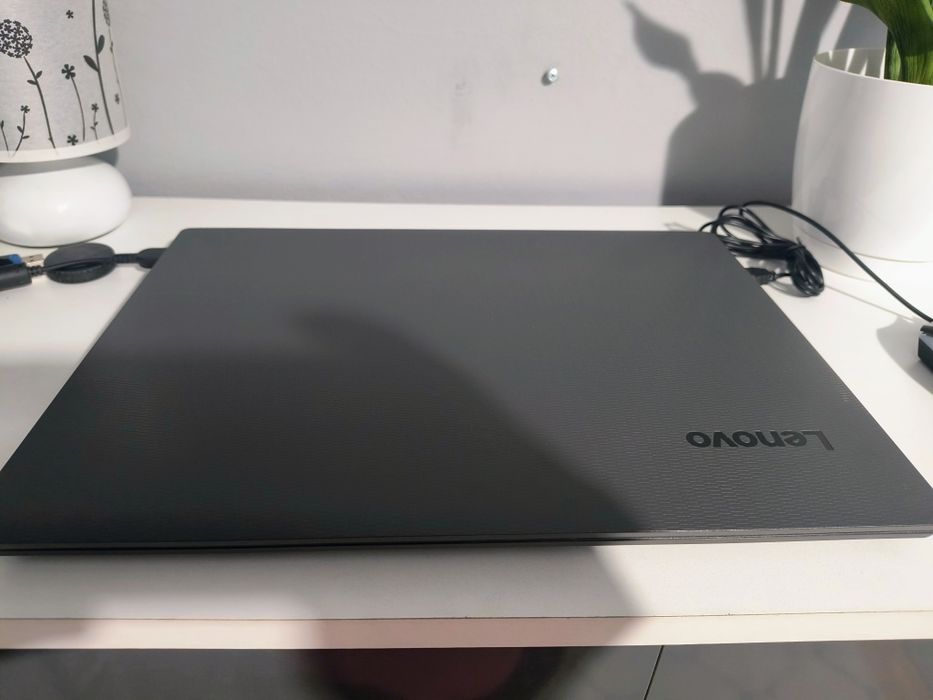 Laptop Lenovo V130-14IKB (81HQ00DGPB), i5, M2, Win 10 Pro