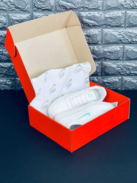 Стильные кожаные найки молодежные красовки Nike / яркие кросы на лето