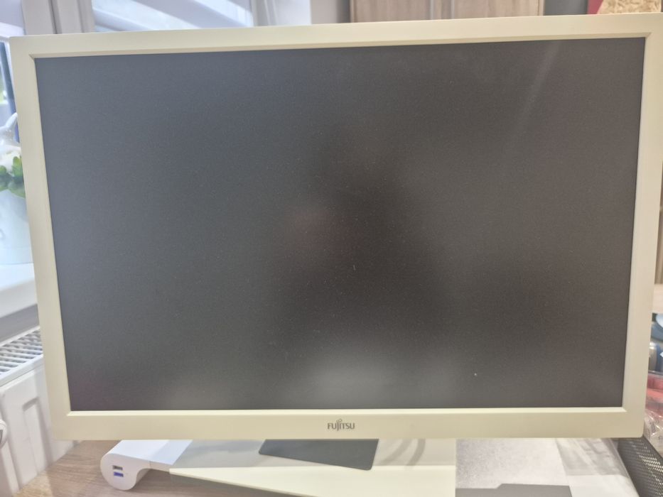 Monitor Fujitsu używany  24 cale