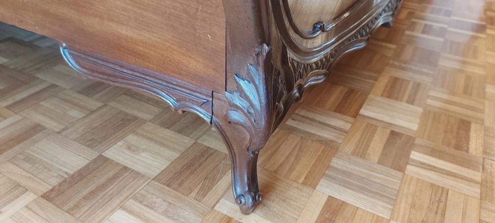 Mobília de quarto completa em madeira maciça – estilo Luis XVI