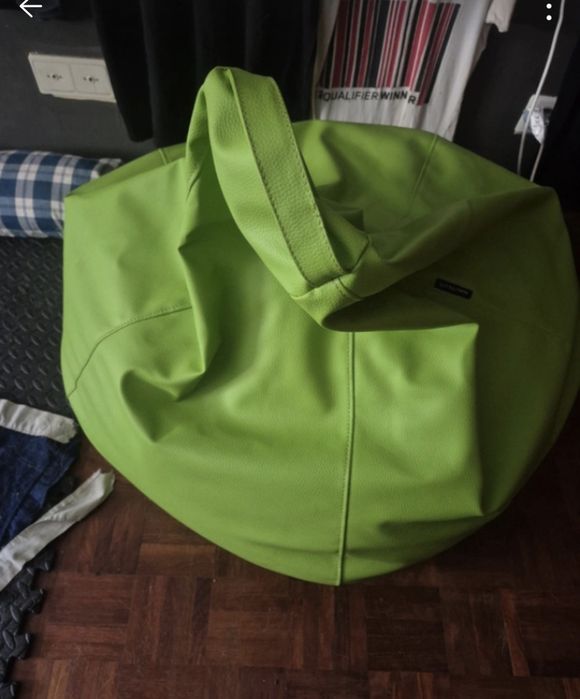 Puff de pele sintética