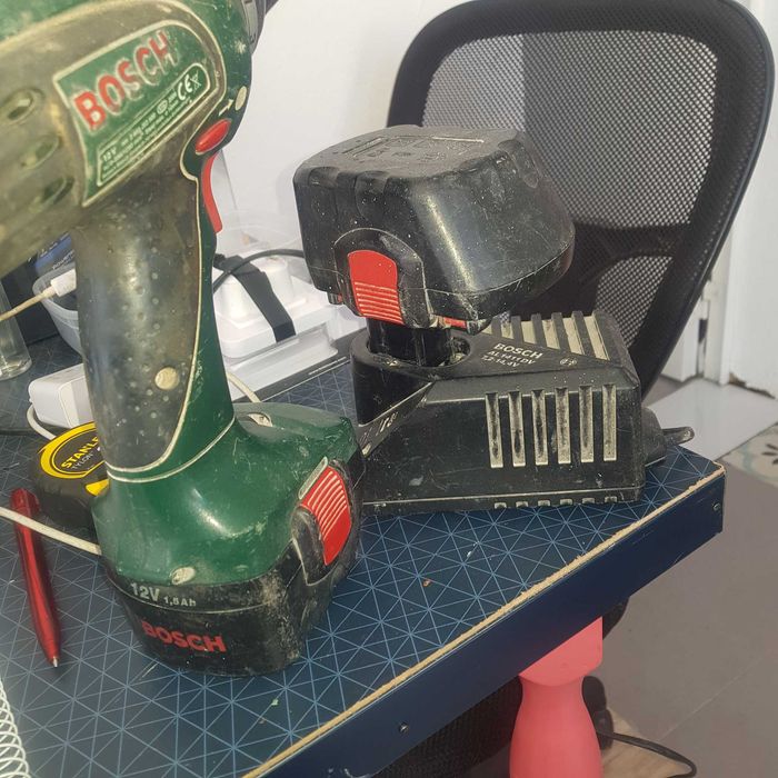 Aparafusadora Bosch com 2 baterias em bom estado