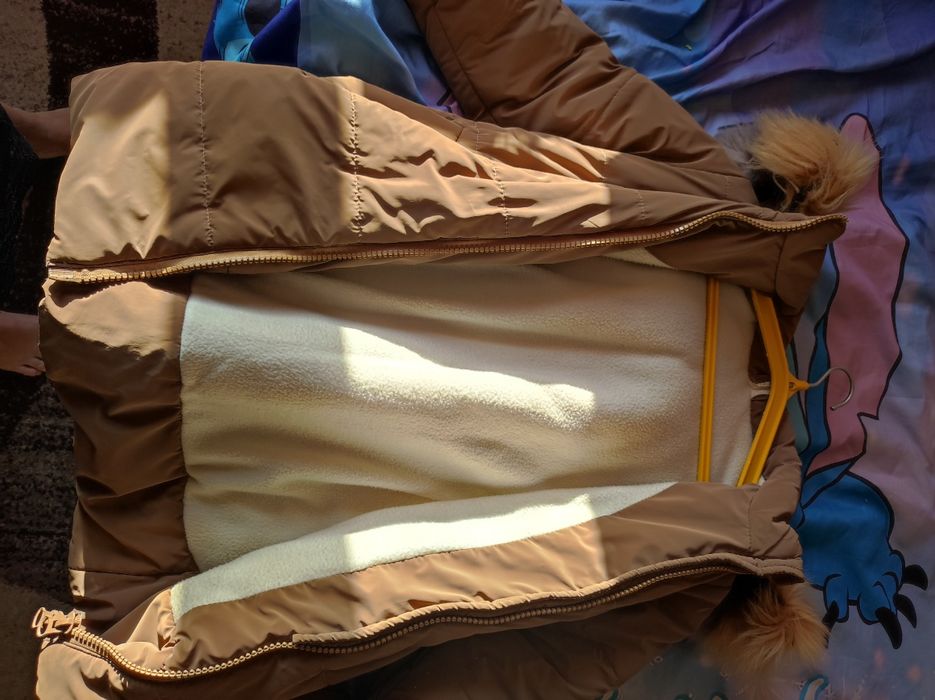 Продам зимову куртку для дівчинки