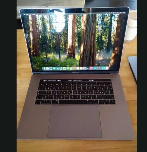 MacBook Pro i7 A1990