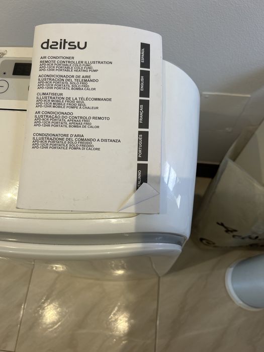 Daitsu air conditioner in great condition - used once with all parts