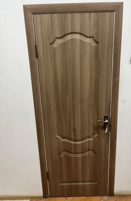 Дверний блок з коробкою та налічника . 0,9 х 2,1 в наявності 5 штук .