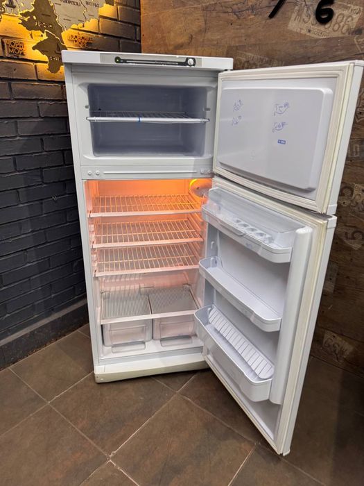 Холодильник Indesit з морозилкою бюджетний доставка МАГАЗИН ТЕХНІКИ