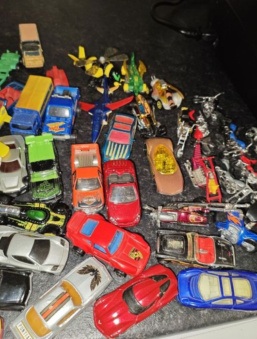 Coleção de Carros Miniatura Hot Wheels e Matchbox