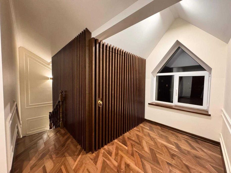 Продається просторий  будинок в Центрі