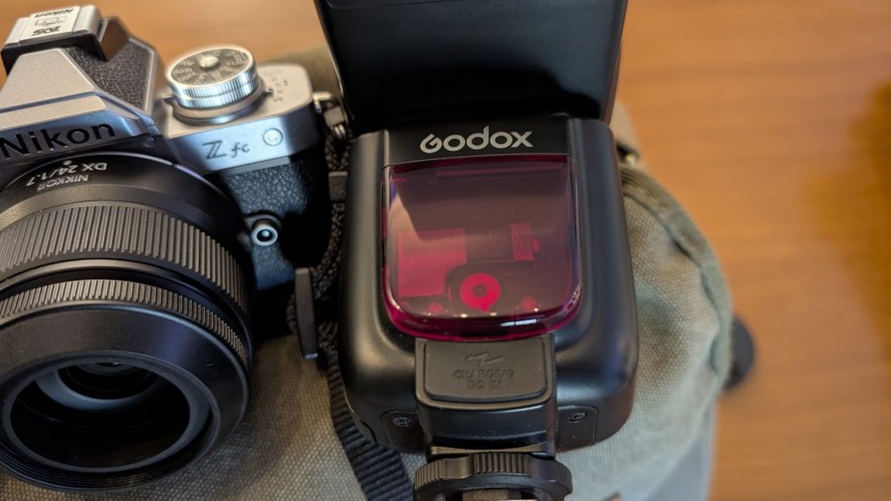 Nikon zfc com 2 lentes e extras