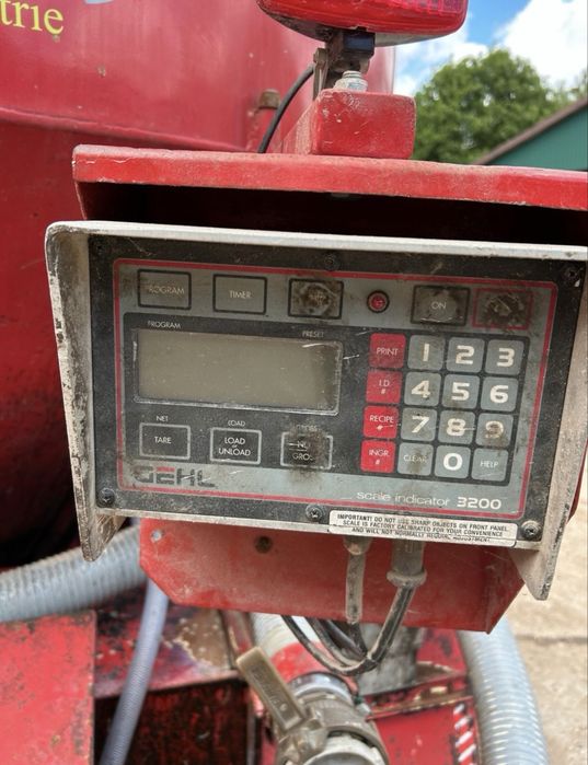 Mobilna mieszalnia pasz na WOM Daweke MX 2000