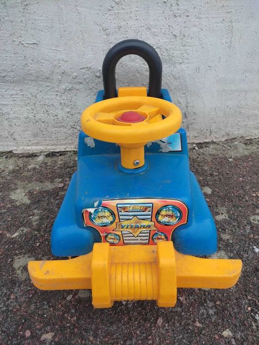 Дитячий толокар вживаний